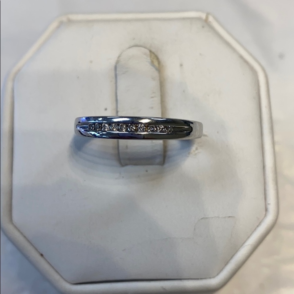 10K White Gold Diamonds Band